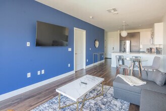 701 W Rio Salado Pkwy in Tempe, AZ - Building Photo - Building Photo