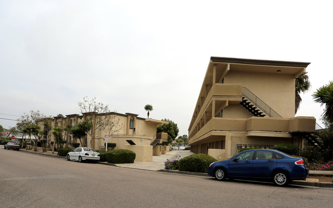 Corinthian Apartments in Oceanside, CA - Building Photo - Building Photo