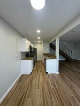 200 E Tiffany Dr in West Palm Beach, FL - Building Photo - Building Photo