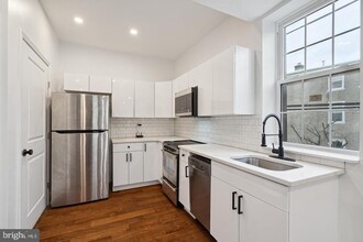 835 Corinthian Ave in Philadelphia, PA - Building Photo - Building Photo
