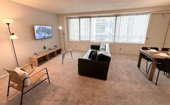 2111 Richmond Hwy, Unit GO FL9-ID1022406P in Arlington, VA - Building Photo