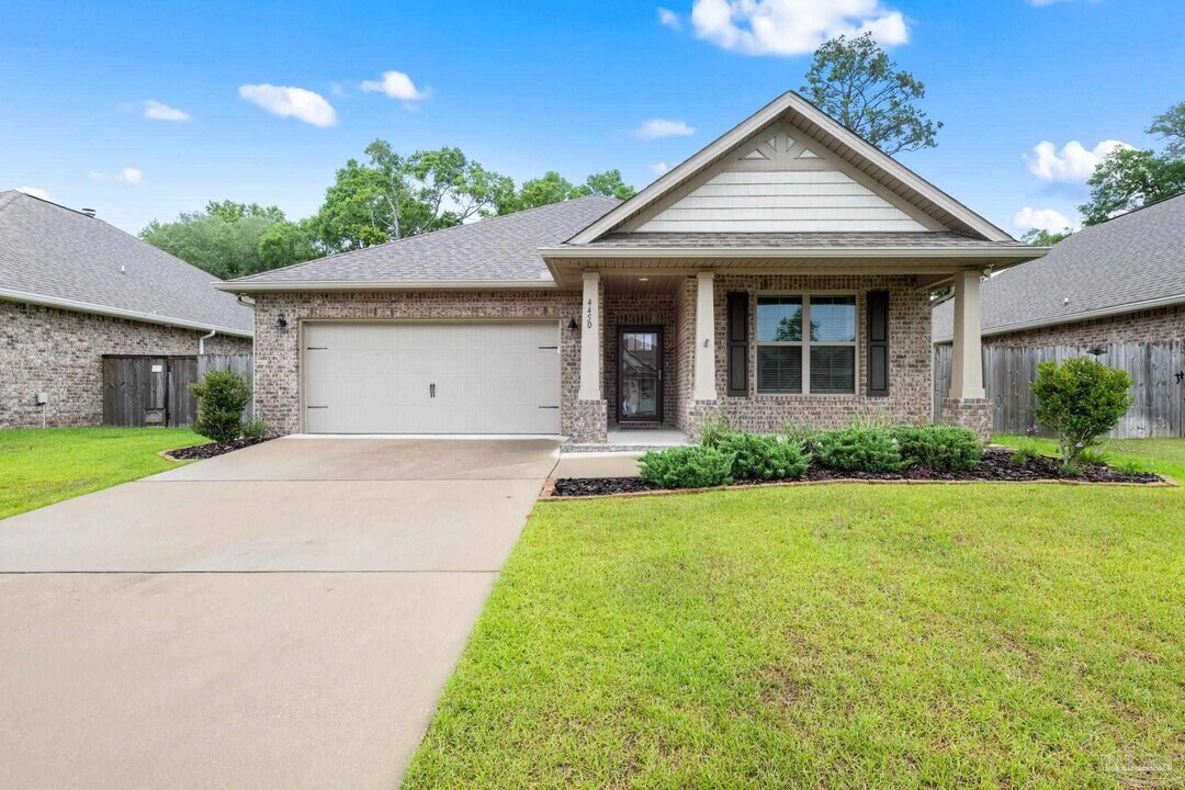 4450 Jude Way in Pace, FL - Building Photo