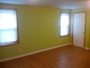 53 Bates St, Unit 2 in Pittsburgh, PA - Foto de edificio - Building Photo