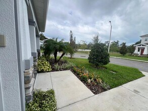 2065 Paragon Cir W in Clearwater, FL - Building Photo - Building Photo