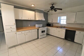 2708 Avenue N in Nederland, TX - Building Photo - Building Photo