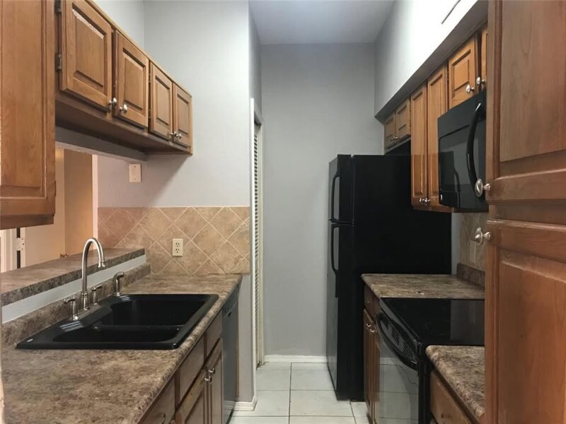 7151 Gaston Pkwy in Dallas, TX - Building Photo