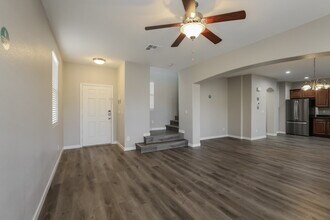 1081 Crescent Falls St in Henderson, NV - Foto de edificio - Building Photo