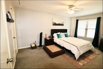 855 Augusta Dr in Houston, TX - Building Photo - Building Photo