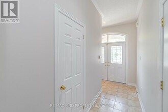2371 Baronwood Dr in Oakville, ON - Building Photo - Building Photo