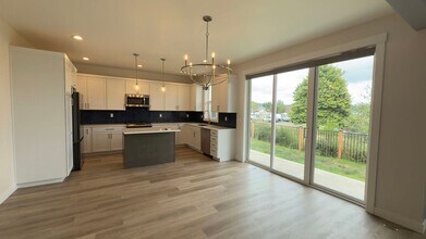 35680 Bella Rdg Lp in Astoria, OR - Building Photo - Building Photo