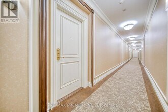 9235 Jane St in Vaughan, ON - Building Photo - Building Photo