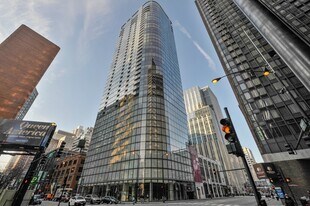 600 N Fairbanks Ct in Chicago, IL - Building Photo