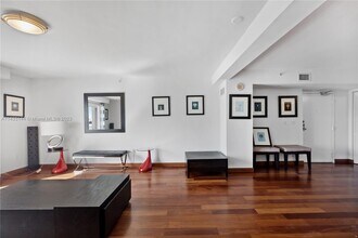1701 Sunset Harbour Dr, Unit # L705 in Miami Beach, FL - Foto de edificio - Building Photo