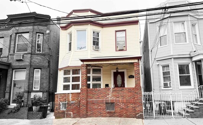 property at 6013 Buchanan Pl