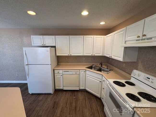 8419 Southgate Commons Dr, Unit 801 in Charlotte, NC - Building Photo - Building Photo