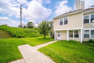 1421 Whispering Hills Dr in Chester, NY - Building Photo - Building Photo