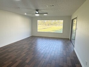 310 W Pineshadows Dr in Sour Lake, TX - Building Photo - Building Photo