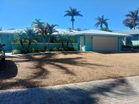 755 SW Rustic Cir in Stuart, FL - Building Photo