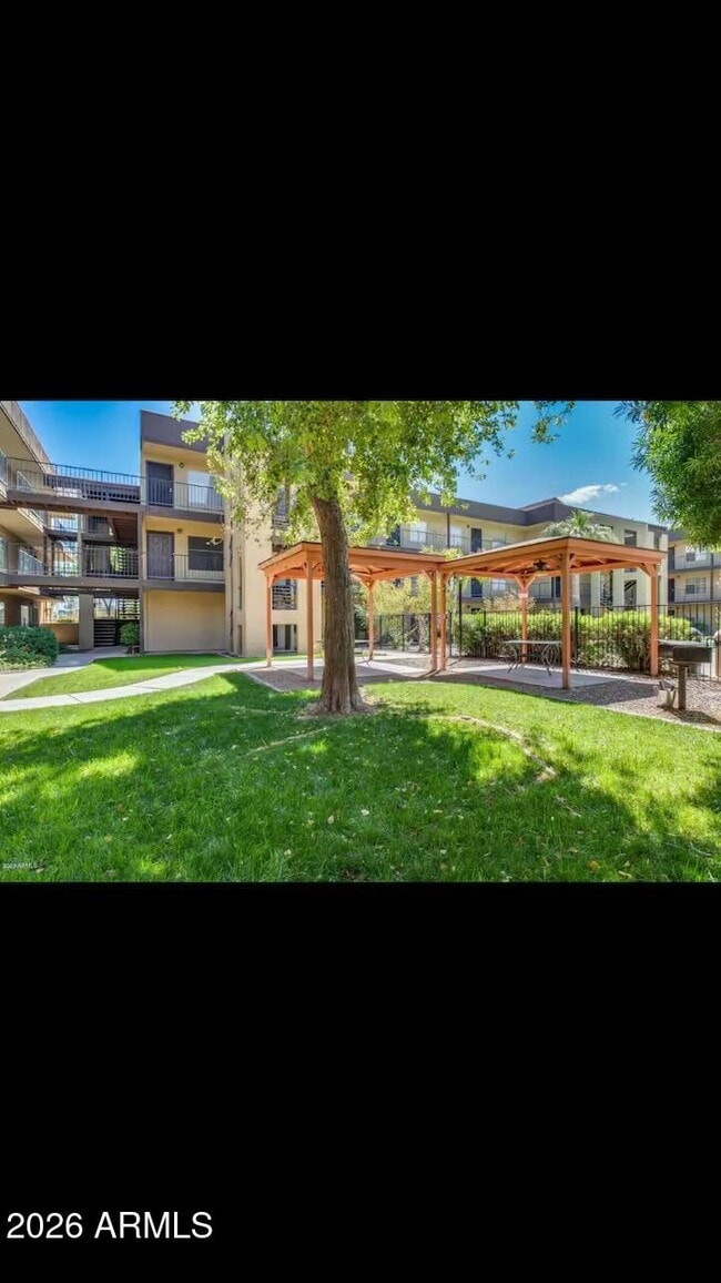 property at 461 W Holmes Ave