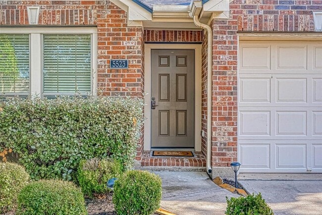 property at 5523 Stoneridge Ct