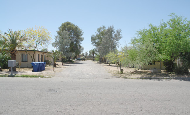 1326-1346 E Blacklidge Dr in Tucson, AZ - Building Photo - Building Photo