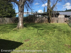 47693 Beaver St in Oakridge, OR - Foto de edificio - Building Photo