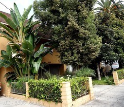 5555 Klump Ave in North Hollywood, CA - Building Photo - Building Photo