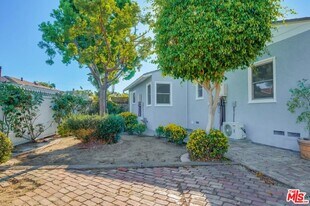 8356 Kittyhawk Ave in Los Angeles, CA - Building Photo