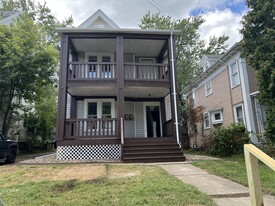 30 Douglas Ave, Unit B in Mansfield, OH - Building Photo