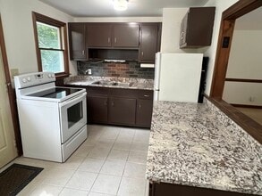 12 Saran Ave in Bedford, MA - Building Photo - Building Photo