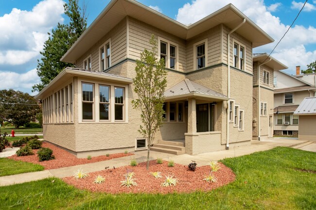 property at 105 E Paradise St