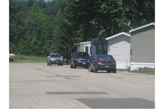 Swan Lake Mobile Estates in Allegan, MI - Building Photo - Building Photo