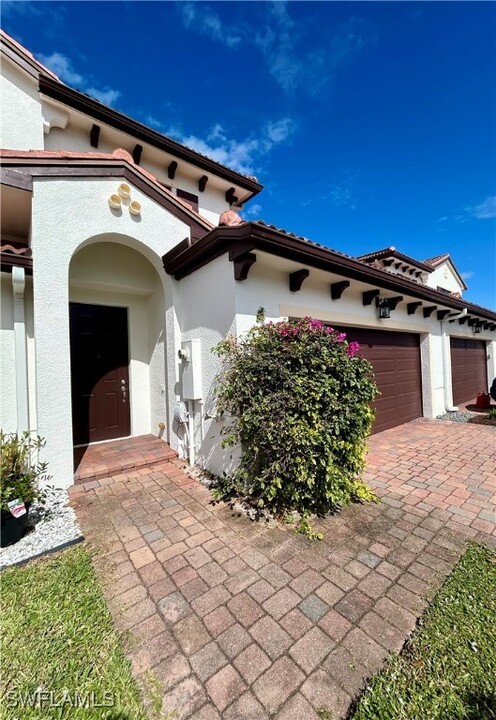 7784 Bristol Cir in Naples, FL - Building Photo