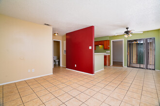 Woodhaven Apartments in San Antonio, TX - Foto de edificio - Building Photo