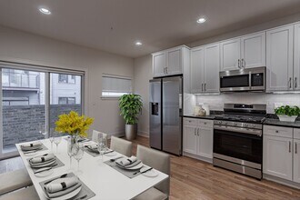 2100 Greenwood St in Evanston, IL - Building Photo - Building Photo