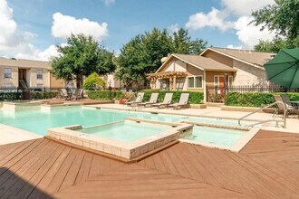 515 S Bender Ave in Humble, TX - Foto de edificio - Building Photo