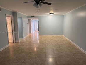 16541 Blatt Blvd in Weston, FL - Building Photo - Building Photo