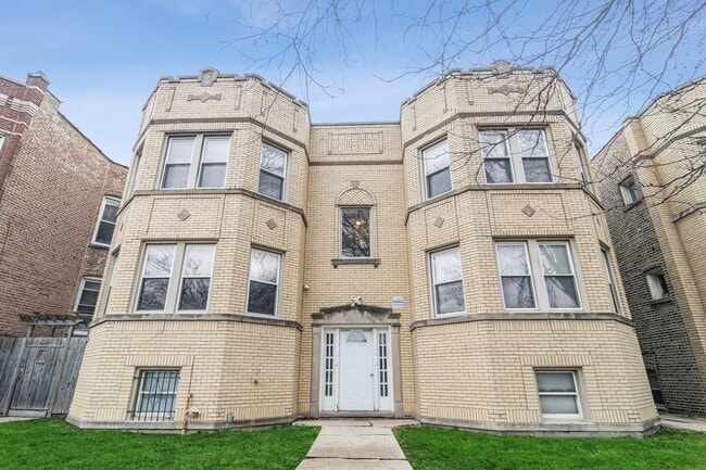 property at 4244 W Wrightwood Ave