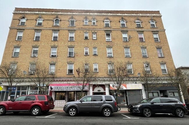 property at 1614 Summit Ave