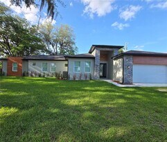106 Lake Dr in Oviedo, FL - Building Photo