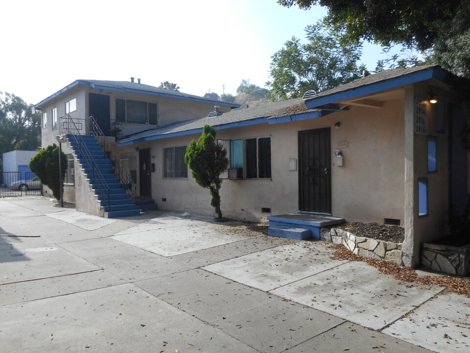 2914 N Eastern Ave in Los Angeles, CA - Building Photo