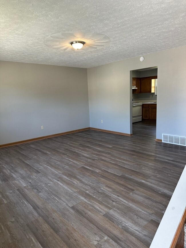 property at 107 Greenbrier Hls