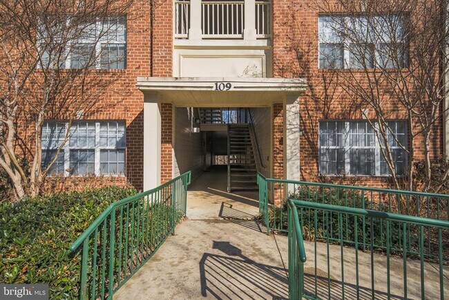109 Timberbrook Ln in Gaithersburg, MD - Building Photo - Building Photo