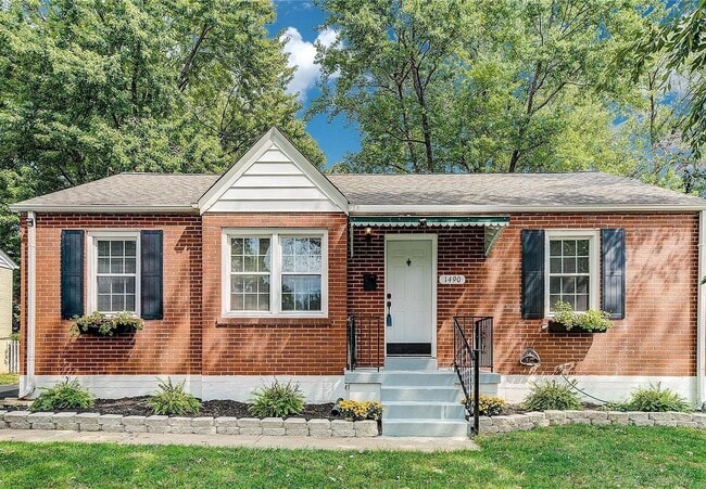 1490 E Duchesne Dr in Florissant, MO - Building Photo - Building Photo