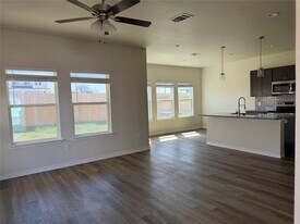 510 Whirlaway Dr in Jarrell, TX - Building Photo