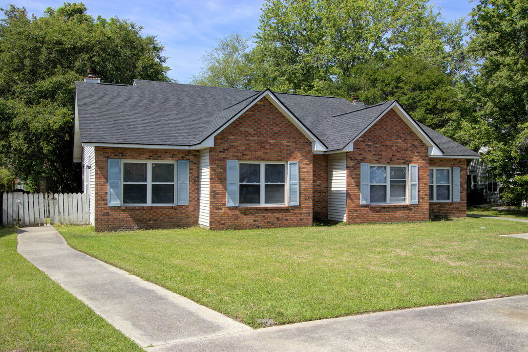 9621 N Cardinal Dr in Ladson, SC - Foto de edificio