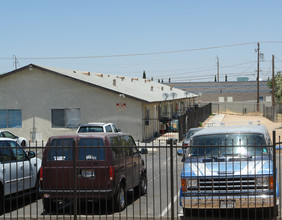 16460 Sequoia Ave in Hesperia, CA - Building Photo - Building Photo