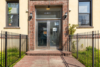 15904 Sanford Ave in Flushing, NY - Building Photo - Building Photo