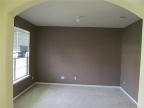 221 Gainer Dr in Hutto, TX - Building Photo - Building Photo