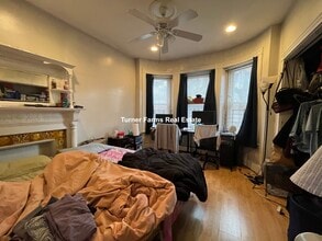 129 Cedar St, Unit 1 in Boston, MA - Foto de edificio - Building Photo